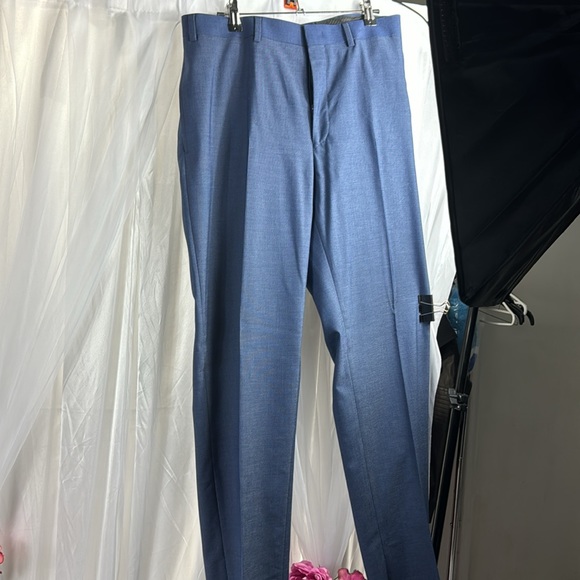 From macys Marc New York brand new with tags has a finished hem - Picture 4 of 9